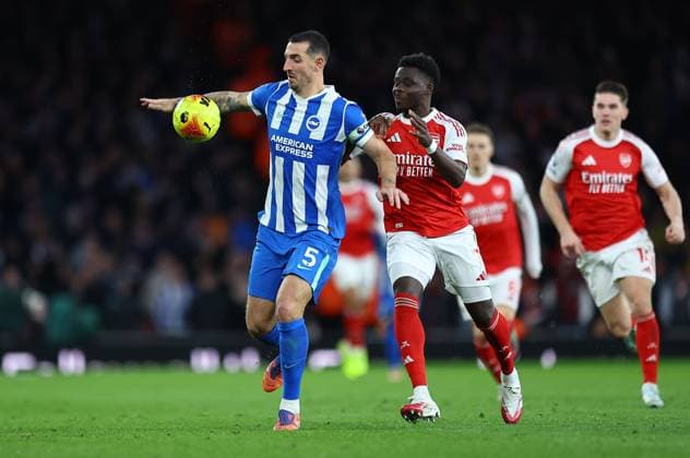 Lewis Dunk of Brighton & Hove Albion and Bukayo Saka of Arsenal Arsenal v Brighton and Hove Albion, Premier League, Football, Emirates Stadium, London, UK - 27 Dec 2025London Emirates Stadium United Kingdom EDITORIAL USE ONLY No use with unauthorised audio, video, data, fixture lists, club league logos or live services. Online in-match use limited to 120 images, no video emulation. No use in betting, games or single club league player publications. Copyright: xMichaelxZemanek Shutterstockx 16213159aa