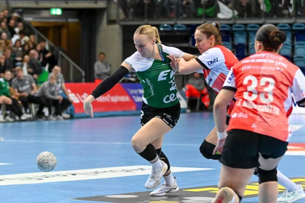 Lotta Roepcke (VfL Oldenburg, 22) setzt sich durch VfL Oldenburg vs. HSG Blomberg-Lippe, ALSCO Handball Bundesliga Frauen, 9. Spieltag, Saison 2025 2026, 27.12.2025, VfL Oldenburg vs. HSG Blomberg-Lippe, ALSCO Handball Bundesliga Frauen, 9. Spieltag, Saison 2025 2026, 27.12.2025 Oldenburg Copyright: xEibner-Pressefoto RobertxGertzenx EP_RGN