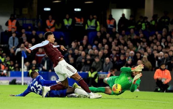 Ollie Watkins of Aston Villa scores their side s first goal of the game Chelsea v Aston Villa, Premier League, Football, Stamford Bridge, London, UK - 27 Dec 2025London Stamford Bridge United Kingdom EDITORIAL USE ONLY No use with unauthorised audio, video, data, fixture lists, club league logos or live services. Online in-match use limited to 120 images, no video emulation. No use in betting, games or single club league player publications. Copyright: xGeorgexTewkesbury Shutterstockx 16213165be