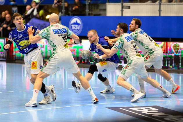 Vukasin, Antonijevic (Rueckraum Mitte, ThSV Eisenach, 41), Oscar, Bergendahl (Kreislaeufer, SC Magdeburg, 54), Peter, Walz (Kreislaeufer, ThSV Eisenach, 14), Elvar Orn, Jonsson (Rueckraum Links, SC Magdeburg, 19), Magnus, Saugstrup (Kreislaeufer, SC Magdeburg, 23) GER, ThSV Eisenach gegen SC Magdeburg, Handball, Bundesliga, 19.Spieltag, Saison 2025 2026, 27.12.2025 GER, ThSV Eisenach gegen SC Magdeburg, Handball, Bundesliga, 19.Spieltag, Saison 2025 2026, 27.12.2025 Eisenach Copyright: xEibner-Pressefoto MartinxHerbstx EP_MHT