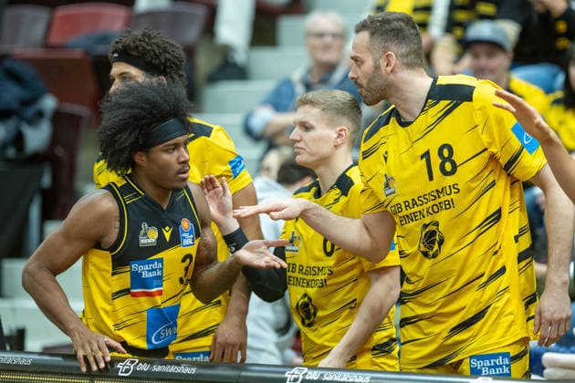 Stefan Smith (MHP RIESEN Ludwigsburg, 03), Jonas Wohlfarth-Bottermann (MHP RIESEN Ludwigsburg, 18), GER, MHP RIESEN Ludwigsburg vs. Science City Jena, easycredit BBL, Basketball, Bundesliga, 12. Spieltag, Spielzeit 2025 2026, 27.12.2025, GER, MHP RIESEN Ludwigsburg vs. Science City Jena, easycredit BBL, Basketball, Bundesliga, 12. Spieltag, Spielzeit 2025 2026, 27.12.2025 Ludwigsburg Copyright: xEibner-Pressefoto SaschaxWaltherx EP_EER
