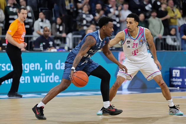 v. li. im Zweikampf, DJ Horne (MLP Academics Heidelberg, 0), Joel Aminu (Telekom Baskets Bonn, 21) GER, MLP Academics Heidelberg vs. Telekom Baskets Bonn, Basketball, easycredit Basketball Bundesliga, 12.Spieltag, Saison, 2025 2026, 27.12.2025 GER, MLP Academics Heidelberg vs. Telekom Baskets Bonn, Basketball, easycredit Basketball Bundesliga, 12.Spieltag, Saison, 2025 2026, 27.12.2025 Mannheim Copyright: xEibner-Pressefoto JoergxHirschx EP_JHH