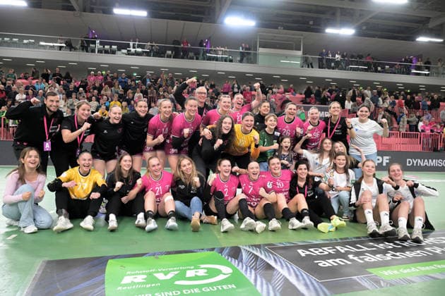 Siegerfoto Gemeinsames Bild der TusSies nach Spielende TusSies Metzingen vs. Union Neckarsulm, Handball, Alsco HBF, 9.Ligaspieltag, Saison 2025 2026, 27.12.2025 TusSies Metzingen vs. Sport-Union Neckarsulm, Handball, Alsco HBF, 9.Ligaspieltag, Saison 2025 2026, 27.12.2025 Tuebingen Copyright: xEibner-Pressefoto TobiasxBaurx EP_TBR