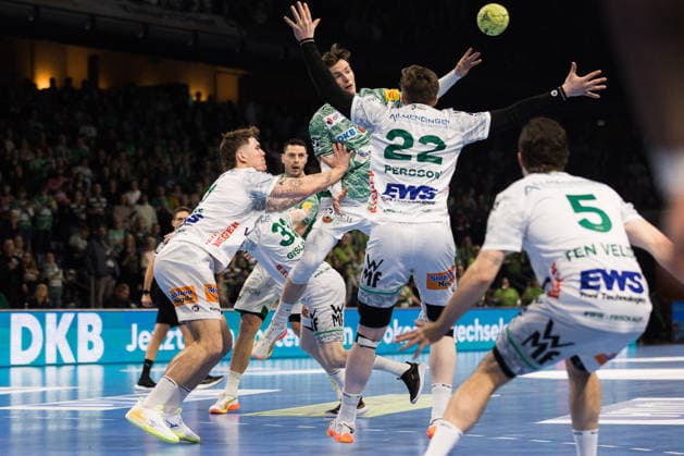 Nils LICHTLEIN (Fuechse Berlin, 17) erzielt ein Tor, Aktion, Torwurf GER, Fuechse Berlin vs. FRISCH AUF! Goeppingen, Handball, Bundesliga, 19. Spieltag, Spielzeit 2025 2026, 27.12.2025, GER, Fuechse Berlin vs. FRISCH AUF! Goeppingen, Handball, Bundesliga, 19. Spieltag, Spielzeit 2025 2026, 27.12.2025, Berlin Copyright: xEibnerxPressefoto OliverxSchmidtx EP_OST