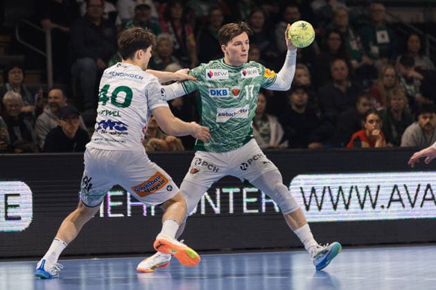 Nils LICHTLEIN (Fuechse Berlin, 17) im Zweikampf gegen Elias NEWEL (FRISCH AUF! Goeppingen, 40) GER, Fuechse Berlin vs. FRISCH AUF! Goeppingen, Handball, Bundesliga, 19. Spieltag, Spielzeit 2025 2026, 27.12.2025, GER, Fuechse Berlin vs. FRISCH AUF! Goeppingen, Handball, Bundesliga, 19. Spieltag, Spielzeit 2025 2026, 27.12.2025, Berlin Copyright: xEibnerxPressefoto OliverxSchmidtx EP_OST