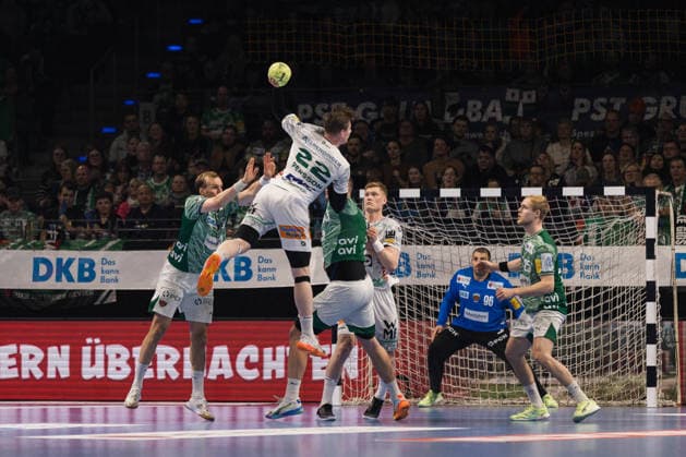 Erik PERSSON (FRISCH AUF! Goeppingen, 22) erzielt ein Tor, Aktion, Torwurf GER, Fuechse Berlin vs. FRISCH AUF! Goeppingen, Handball, Bundesliga, 19. Spieltag, Spielzeit 2025 2026, 27.12.2025, GER, Fuechse Berlin vs. FRISCH AUF! Goeppingen, Handball, Bundesliga, 19. Spieltag, Spielzeit 2025 2026, 27.12.2025, Berlin Copyright: xEibnerxPressefoto OliverxSchmidtx EP_OST