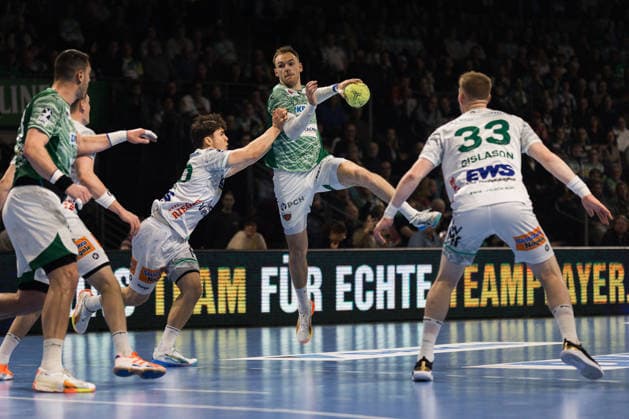 Mathias GIDSEL (Fuechse Berlin, 19) erzielt ein Tor, Aktion, Torwurf GER, Fuechse Berlin vs. FRISCH AUF! Goeppingen, Handball, Bundesliga, 19. Spieltag, Spielzeit 2025 2026, 27.12.2025, GER, Fuechse Berlin vs. FRISCH AUF! Goeppingen, Handball, Bundesliga, 19. Spieltag, Spielzeit 2025 2026, 27.12.2025, Berlin Copyright: xEibnerxPressefoto OliverxSchmidtx EP_OST