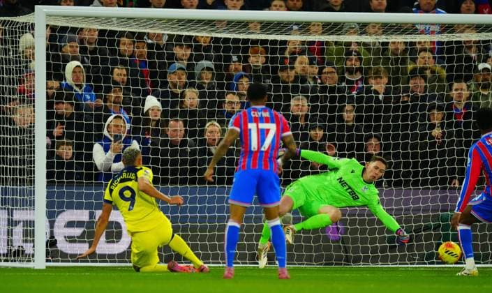 Richarlison of Tottenham Hotspur has a goal ruled out by VAR Crystal Palace v Tottenham Hotspur, Premier League, Football, Selhurst Park, London, UK - 28 Dec 2025London Selhurst Park United Kingdom EDITORIAL USE ONLY No use with unauthorised audio, video, data, fixture lists, club league logos or live services. Online in-match use limited to 120 images, no video emulation. No use in betting, games or single club league player publications. Copyright: xJavierxGarcia Shutterstockx 16213167s