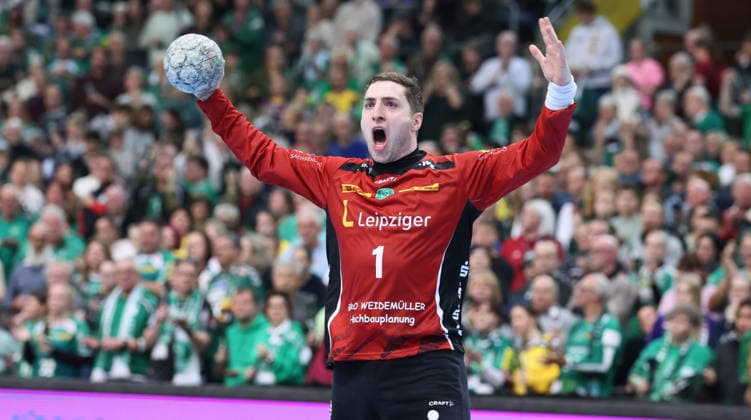 Leipzig, 27.12.2025, Arena Leipzig, Handball, Bundesliga, 19.Spieltag , SC DHfK Leipzig vs. Rhein Neckar Löwen Mannheim , Im Bild; Torwart Domenico Ebner (1, Leipzig) , Nur zur redaktionellen Nutzung. Only editorial use. , DHB HBL regulations prohibit any use of photographs as image sequences and or quasi-video. ,