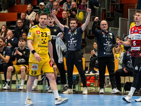 Mark Schmetz (HSG Krefeld Niederrhein, Trainer) jubelt HSG Krefeld Niederrhein vs. HSG Nordhorn-Lingen, Handball, 2. Bundesliga, 17. Spieltag, Saison 2025 2026, 28.12.2025 HSG Krefeld Niederrhein vs. HSG Nordhorn-Lingen, Handball, 2. Bundesliga, 17. Spieltag, Saison 2025 2026, 28.12.2025 Krefeld Copyright: xEibner-Pressefoto DamianxKruczynx EP_DKI