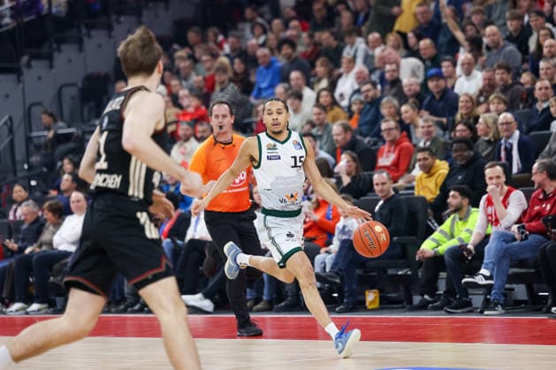 Jordan Roland (Vet Concept Gladiators Trier, 15) mit Justuz Hollatz (FC Bayern Basketball, 21), GER, FC Bayern Basketball vs. Vet Concept Gladiators Trier, Basketball, easycredit Basketball Bundesliga, 11. Spieltag, Saison 2025 2026, 28.12.2025, GER, FC Bayern Basketball vs. Vet Concept Gladiators Trier, Basketball, easycredit Basketball Bundesliga, 11. Spieltag, Saison 2025 2026, 28.12.2025 Muenchen Copyright: xEibner-Pressefoto JennixMaulx EP_JML