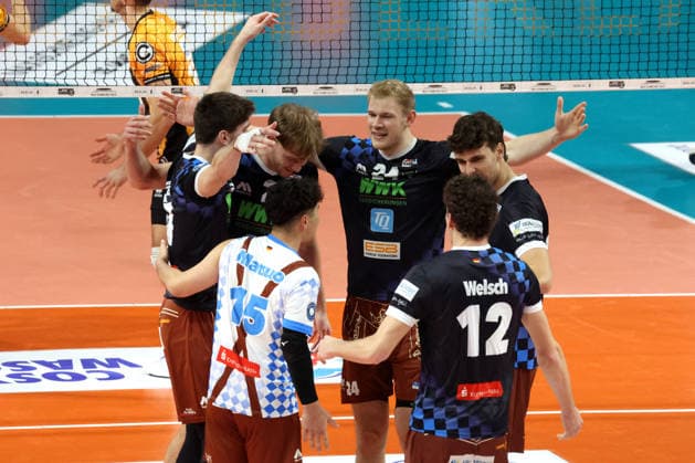 DEU, DVV, 1.VBL, BR Volleys vs. WWK Volleys Herrsching, 28.12.2025, Max-Schmeling-Halle, Berlin, DEU, DVV, 1.VBL, BR Volleys vs. WWK Volleys Herrsching, im Bild Herschinger-Spieler