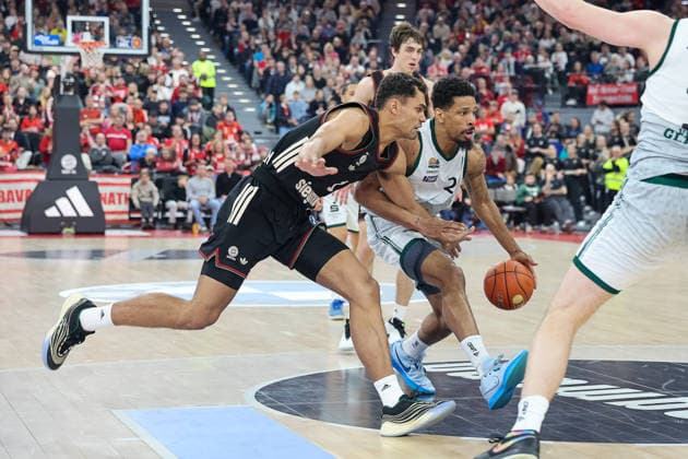 Urald King (Vet Concept Gladiators Trier, 20) mit Oscar da Silva (FC Bayern Basketball, 01), GER, FC Bayern Basketball vs. Vet Concept Gladiators Trier, Basketball, easycredit Basketball Bundesliga, 11. Spieltag, Saison 2025 2026, 28.12.2025, GER, FC Bayern Basketball vs. Vet Concept Gladiators Trier, Basketball, easycredit Basketball Bundesliga, 11. Spieltag, Saison 2025 2026, 28.12.2025 Muenchen Copyright: xEibner-Pressefoto JennixMaulx EP_JML
