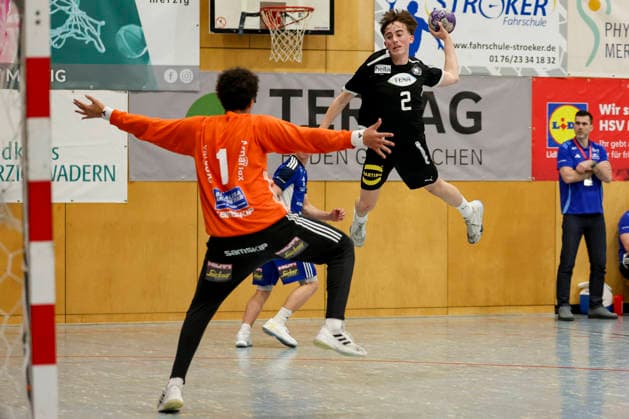 Anton Mani Francisco Heldersson (Iceland) und Lennart Koesters (Germany) kaempfen um den Ball, Merzig Cup Finale, Germany vs Iceland, Thiels Park Sporthalle am 29. December 2025 in Merzig, Deutschland. (Foto von Marco Steinbrenner DeFodi Images) Anton Mani Francisco Heldersson (Iceland) und Lennart Koesters (Germany) battle for the ball, Merzig Cup Finale, Germany vs Iceland, Thiels Park Sporthalle, December 29, 2025 in Merzig, Germany. (Photo by Marco Steinbrenner DeFodi Images) -