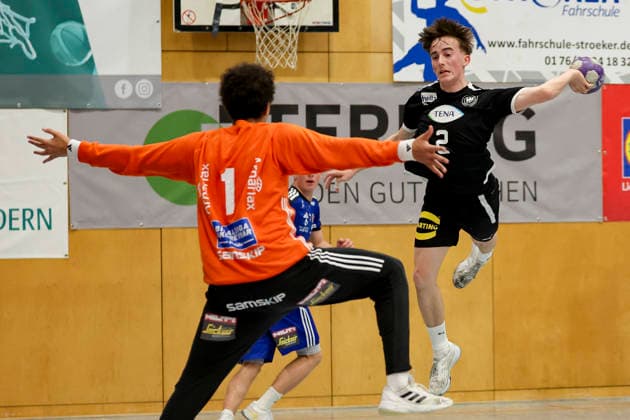 Anton Mani Francisco Heldersson (Iceland) und Lennart Koesters (Germany) kaempfen um den Ball, Merzig Cup Finale, Germany vs Iceland, Thiels Park Sporthalle am 29. December 2025 in Merzig, Deutschland. (Foto von Marco Steinbrenner DeFodi Images) Anton Mani Francisco Heldersson (Iceland) und Lennart Koesters (Germany) battle for the ball, Merzig Cup Finale, Germany vs Iceland, Thiels Park Sporthalle, December 29, 2025 in Merzig, Germany. (Photo by Marco Steinbrenner DeFodi Images) -