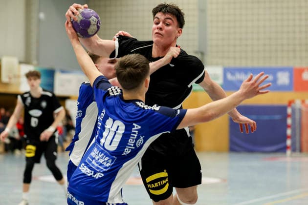 Anton Frans Sigurdsson (Iceland) und Tim Bennet Thielicke (Germany) kaempfen um den Ball, Merzig Cup Finale, Germany vs Iceland, Thiels Park Sporthalle am 29. December 2025 in Merzig, Deutschland. (Foto von Marco Steinbrenner DeFodi Images) Anton Frans Sigurdsson (Iceland) und Tim Bennet Thielicke (Germany) battle for the ball, Merzig Cup Finale, Germany vs Iceland, Thiels Park Sporthalle, December 29, 2025 in Merzig, Germany. (Photo by Marco Steinbrenner DeFodi Images) -