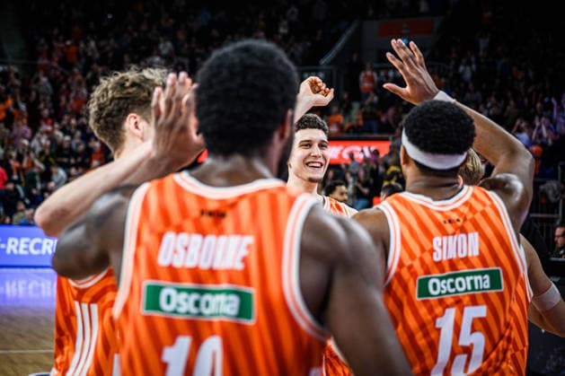 Neu Ulm, Deutschland, 29.12.25: Tobias Jensen (ratiopharm ulm), Malik Osborne (ratiopharm ulm), Diego Garavaglia (ratiopharm ulm) und Justin Simon (ratiopharm ulm) gestikuliert, gestik waehrend des Basketball Bundesliga Spiels zwischen ratiopharm ulm vs Fitness first Wuerzburg Baskets in der ratiopharm Arena am 29. Dezember 2025 in Neu Ulm, Deutschland. (Foto von Harry Langer DeFodi Images) ratiopharm Arena, Germany, 29.12.25: Tobias Jensen (ratiopharm ulm), Malik Osborne (ratiopharm ulm), Diego Garavaglia (ratiopharm ulm) und Justin Simon (ratiopharm ulm) gestures during the Basketball Bundesliga match between ratiopharm ulm vs Fitness first Wuerzburg Baskets at Neu Ulm on December 29, 2025 in ratiopharm Arena, Germany. (Photo by Harry Langer DeFodi Images) (Photo by Harry Langer DeFodi Images) -