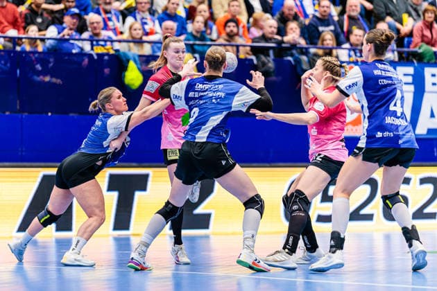 v.l. Laura Rueffieux (HSG Blomberg-Lippe, 03), Cara Reuthal (SV Union Halle-Neustadt, 26), Nieke Kuehne (HSG Blomberg-Lippe, 09), Ilona Kieffer (SV Union Halle-Neustadt, 72), Andrea Jacobsen (HSG Blomberg-Lippe, 04) GER, HSG Blomberg-Lippe vs. SV Union Halle-Neustadt, Handball, 1. Bundesliga Frauen, 10. Spieltag, Spielzeit 2025 2026, 30.12.2025 GER, HSG Blomberg-Lippe vs. SV Union Halle-Neustadt, Handball, 1. Bundesliga Frauen, 10. Spieltag, Spielzeit 2025 2026, 30.12.2025 Lemgo Copyright: xEibner-Pressefoto JanxRollingerx EP_JSK