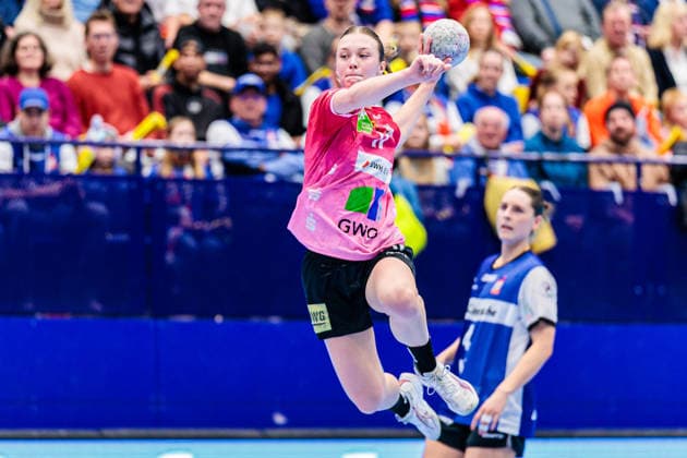 Emma Hertha (SV Union Halle-Neustadt, 17) im Torwurf GER, HSG Blomberg-Lippe vs. SV Union Halle-Neustadt, Handball, 1. Bundesliga Frauen, 10. Spieltag, Spielzeit 2025 2026, 30.12.2025 GER, HSG Blomberg-Lippe vs. SV Union Halle-Neustadt, Handball, 1. Bundesliga Frauen, 10. Spieltag, Spielzeit 2025 2026, 30.12.2025 Lemgo Copyright: xEibner-Pressefoto JanxRollingerx EP_JSK