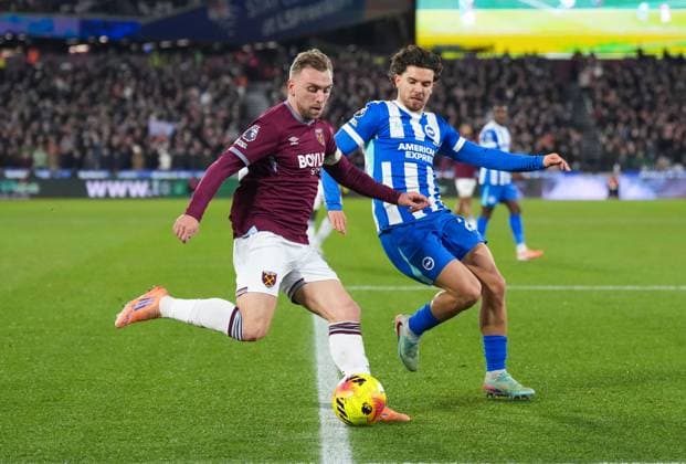 Jarrod Bowen of West Ham and Ferdi Kadioglu of Brighton West Ham United v Brighton and Hove Albion, Premier League, Football, London Stadium, London, UK - 30 Dec 2025London London Stadium United Kingdom EDITORIAL USE ONLY No use with unauthorised audio, video, data, fixture lists, club league logos or live services. Online in-match use limited to 120 images, no video emulation. No use in betting, games or single club league player publications. Copyright: xJedxLeicester Shutterstockx 16216220m