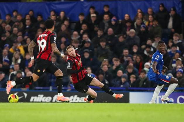 Moisàs Caicedo of Chelsea fouls Adrien Truffert of AFC Bournemouth which results in a yellow card Chelsea v AFC Bournemouth, Football, Premier League, Stamford Bridge, London, UK, 30 12 25 EDITORIAL USE ONLY No use with unauthorised audio, video, data, fixture lists (outside the EU), club league logos or live services. Online in-match use limited to 45 images (+15 in extra time). No use to emulate moving images. No use in betting, games or Copyright: xAnthonyxHanc Shutterstockx 16218122k