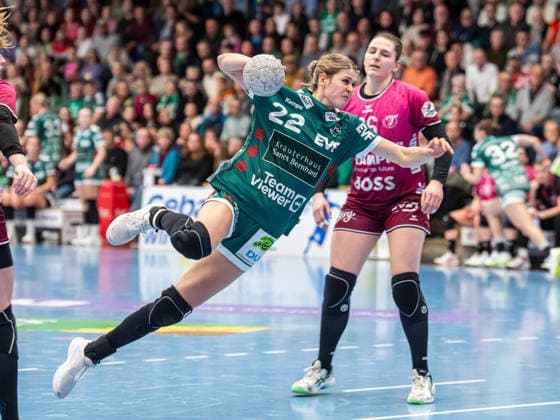 Sina Ehmann (Frisch Auf Frauen, 22) kommt frei zum Wurf, Frisch Auf Goeppingen vs. TuS Metzingen, Handball, 1. Bundesliga, Spielzeit 2025 2026, 30.12.2025 Frisch Auf Goeppingen vs. TuS Metzingen, Handball, 1. Bundesliga, Spielzeit 2025 2026, 30.12.2025 Goeppingen Copyright: xMichaelxSchmidt Eibner-Pressefotx EP_MST