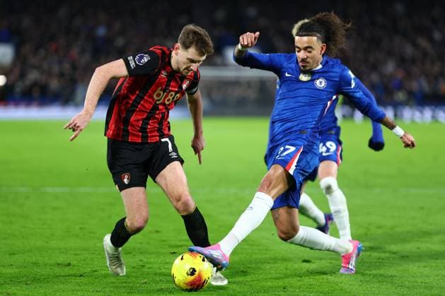 David Brooks of Bournemouth tackled by Malo Gusto of Chelsea Chelsea v AFC Bournemouth, Premier League, Football, Stamford Bridge, London, UK - 30 Dec 2025London Stamford Bridge United Kingdom EDITORIAL USE ONLY No use with unauthorised audio, video, data, fixture lists, club league logos or live services. Online in-match use limited to 120 images, no video emulation. No use in betting, games or single club league player publications. Copyright: xSimonxDael Shutterstockx 16216216ba