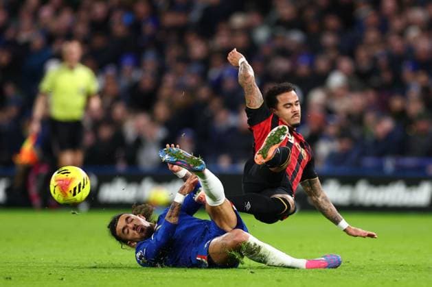 Justin Kluivert of Bournemouth tackled by Malo Gusto of Chelsea Chelsea v AFC Bournemouth, Premier League, Football, Stamford Bridge, London, UK - 30 Dec 2025London Stamford Bridge United Kingdom EDITORIAL USE ONLY No use with unauthorised audio, video, data, fixture lists, club league logos or live services. Online in-match use limited to 120 images, no video emulation. No use in betting, games or single club league player publications. Copyright: xSimonxDael Shutterstockx 16216216av