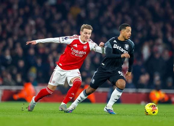 Youri Tielemans of Aston Villa is fouled by Martin Odegaard of Arsenal Arsenal v Aston Villa, Football, Premier League, Emirates Stadium, London, UK - 30 12 2025 EDITORIAL USE ONLY No use with unauthorised audio, video, data, fixture lists (outside the EU), club league logos or live services. Online in-match use limited to 45 images (+15 in extra time). No use to emulate moving images. No use in betting, games or Copyright: xMattxImpey Shutterstockx 16218191g