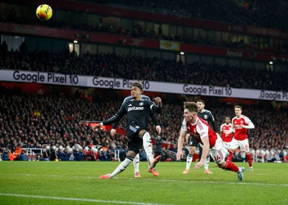 Viktor Gyokeres of Arsenal has a header that goes over the bar as Ezri Konsa of Aston Villa looks on Arsenal v Aston Villa, Football, Premier League, Emirates Stadium, London, UK - 30 12 2025 EDITORIAL USE ONLY No use with unauthorised audio, video, data, fixture lists (outside the EU), club league logos or live services. Online in-match use limited to 45 images (+15 in extra time). No use to emulate moving images. No use in betting, games or Copyright: xMattxImpey Shutterstockx 16218191s
