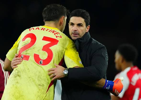Arsenal Manager Mikel Arteta hugs Aston Villa goalkeeper Emiliano Martinez at full time Arsenal v Aston Villa, Premier League, Football, Emirates Stadium, London, UK - 30 Dec 2025London Emirates Stadium United Kingdom EDITORIAL USE ONLY No use with unauthorised audio, video, data, fixture lists, club league logos or live services. Online in-match use limited to 120 images, no video emulation. No use in betting, games or single club league player publications. Copyright: xJavierxGarcia Shutterstockx 16216222ay