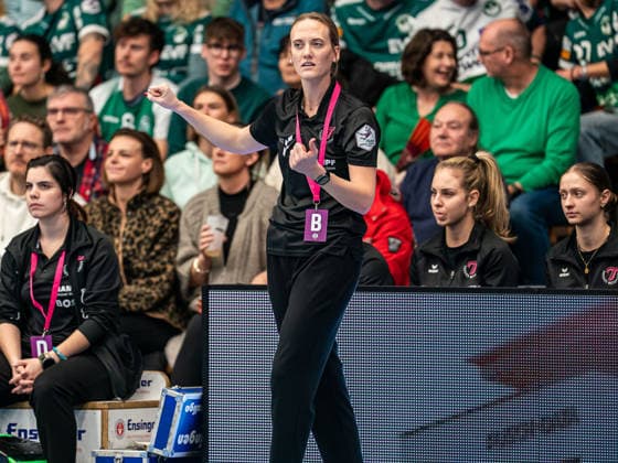 Miriam Hirsch, Cheftrainerin (TuS Metzingen) ballt die Jubelfaust, Frisch Auf Goeppingen vs. TuS Metzingen, Handball, 1. Bundesliga, Spielzeit 2025 2026, 30.12.2025 Frisch Auf Goeppingen vs. TuS Metzingen, Handball, 1. Bundesliga, Spielzeit 2025 2026, 30.12.2025 Goeppingen Copyright: xMichaelxSchmidt Eibner-Pressefotx EP_MST