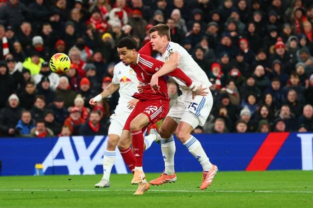 Jaka Bijol of Leeds United manhandles Hugo Ekitike of Liverpool in the penalty area Liverpool v Leeds United, Premier League, Football, Anfield, Liverpool, UK - 01 Jan 2026Liverpool Anfield United Kingdom EDITORIAL USE ONLY No use with unauthorised audio, video, data, fixture lists, club league logos or live services. Online in-match use limited to 120 images, no video emulation. No use in betting, games or single club league player publications. Copyright: xPaulxCurrie Shutterstockx 16216359aa