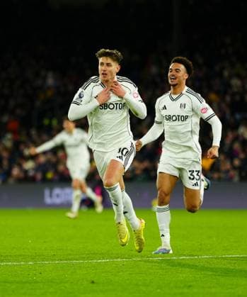Tom Cairney of Fulham celebrates scoring a goal after making it 1-1 Crystal Palace v Fulham, Premier League, Football, Selhurst Park, London, UK - 01 Jan 2026London Selhurst Park United Kingdom EDITORIAL USE ONLY No use with unauthorised audio, video, data, fixture lists, club league logos or live services. Online in-match use limited to 120 images, no video emulation. No use in betting, games or single club league player publications. Copyright: xJavierxGarcia Shutterstockx 16216356bp