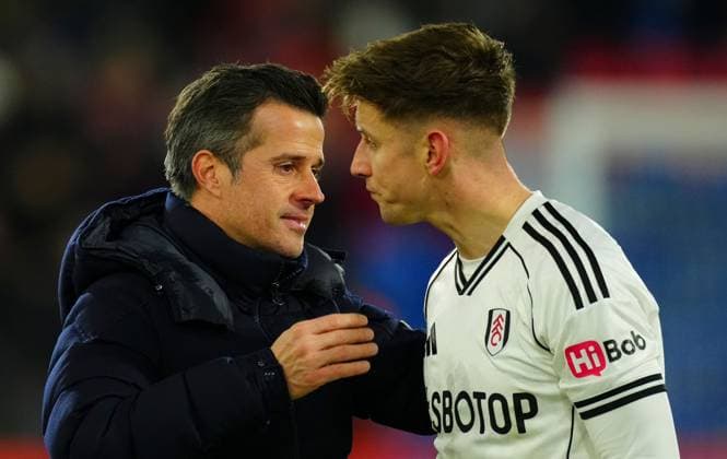 Fulham Manager Marco Silva congratulates Tom Cairney at full time Crystal Palace v Fulham, Premier League, Football, Selhurst Park, London, UK - 01 Jan 2026London Selhurst Park United Kingdom EDITORIAL USE ONLY No use with unauthorised audio, video, data, fixture lists, club league logos or live services. Online in-match use limited to 120 images, no video emulation. No use in betting, games or single club league player publications. Copyright: xJavierxGarcia Shutterstockx 16216356br