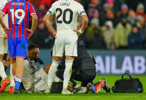 Kenny Tete of Fulham is forced off with a second half injury Crystal Palace v Fulham, Premier League, Football, Selhurst Park, London, UK - 01 Jan 2026London Selhurst Park United Kingdom EDITORIAL USE ONLY No use with unauthorised audio, video, data, fixture lists, club league logos or live services. Online in-match use limited to 120 images, no video emulation. No use in betting, games or single club league player publications. Copyright: xJavierxGarcia Shutterstockx 16216356cu