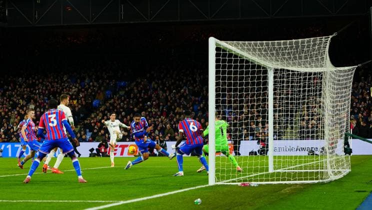 Harry Wilson of Fulham has a shot blocked by Maxence Lacroix of Crystal Palace Crystal Palace v Fulham, Premier League, Football, Selhurst Park, London, UK - 01 Jan 2026London Selhurst Park United Kingdom EDITORIAL USE ONLY No use with unauthorised audio, video, data, fixture lists, club league logos or live services. Online in-match use limited to 120 images, no video emulation. No use in betting, games or single club league player publications. Copyright: xJavierxGarcia Shutterstockx 16216356da