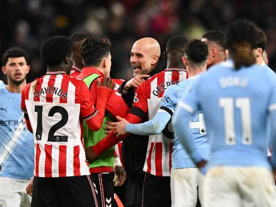 Pep Guardiola manager of Manchester City (centre) clashes with Sunderland players Sunderland v Manchester City, Premier League, Football, Stadium of Light, Sunderland, UK - 01 Jan 2026Sunderland Stadium of Light United Kingdom EDITORIAL USE ONLY No use with unauthorised audio, video, data, fixture lists, club league logos or live services. Online in-match use limited to 120 images, no video emulation. No use in betting, games or single club league player publications. Copyright: xRichardxLee Shutterstockx 16216366cd