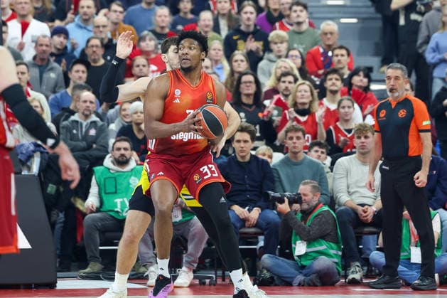 David McCormack (FC Bayern Basketball, 33) mit Ball, GER, FC Bayern Basketball vs. Maccabi Rapyd Tel Aviv, Basketball, Euroleague, 19. Spieltag, Saison 2025 2026, 02.01.2026, GER, FC Bayern Basketball vs. Maccabi Rapyd Tel Aviv, Basketball, Euroleague, 19. Spieltag, Saison 2025 2026, 02.01.2026 Muenchen Copyright: xEibner-Pressefoto JennixMaulx EP_JML