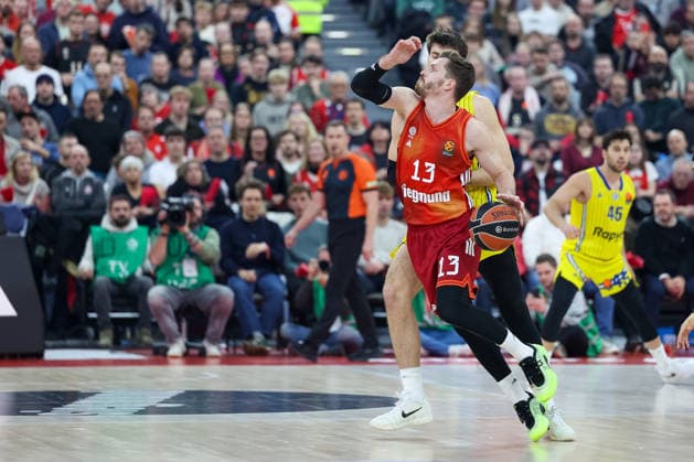 Andreas Obst (FC Bayern Basketball, 13) mit Roman Sorkin (Maccabi Rapyd Tel Aviv, 09), GER, FC Bayern Basketball vs. Maccabi Rapyd Tel Aviv, Basketball, Euroleague, 19. Spieltag, Saison 2025 2026, 02.01.2026, GER, FC Bayern Basketball vs. Maccabi Rapyd Tel Aviv, Basketball, Euroleague, 19. Spieltag, Saison 2025 2026, 02.01.2026 Muenchen Copyright: xEibner-Pressefoto JennixMaulx EP_JML