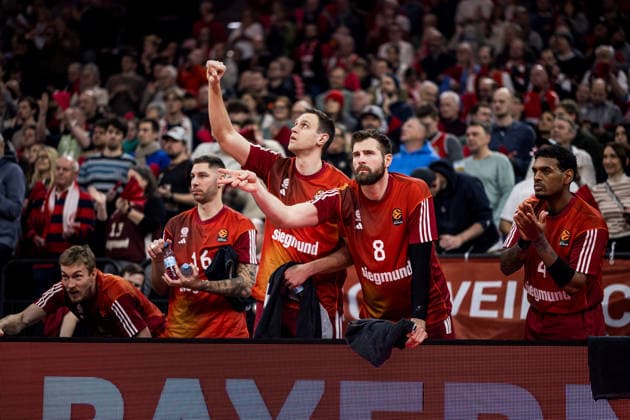 MUNICH, GERMANY - JANUARY 02: The FC Bayern Muenchen bench cheers Niels Giffey (FC Bayern Muenchen, 5), Stefan Jovic (FC Bayern Muenchen, 16), Johannes Voigtmann (FC Bayern Muenchen, 7), Leon Kratzer (FC Bayern Muenchen, 8), Xavier Rathan-Mayes (FC Bayern Muenchen, 4) during the Turkish Airlines EuroLeague match between FC Bayern Muenchen vs. Maccabi Tapyd Tel Aviv at SAP Garden on round 18 of Turkish Airlines EuroLeague on January 02, 2026 in Munich, Germany. Bavaria Germany Copyright: xSteffiexWunderlx