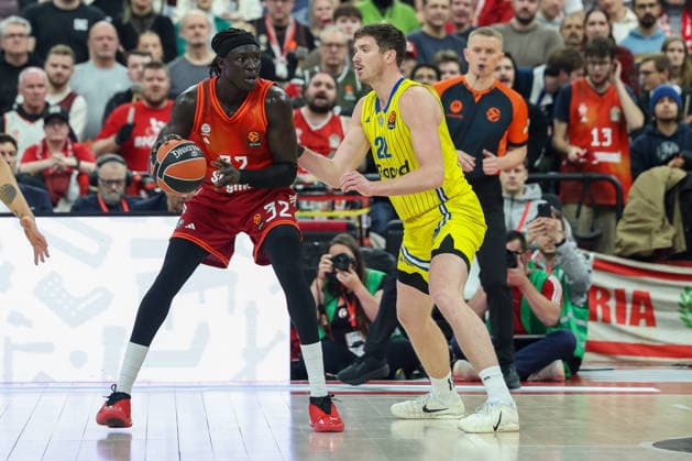 Wenyen Gabriel (FC Bayern Basketball, 32) mit TJ Leaf (Maccabi Rapyd Tel Aviv, 22), GER, FC Bayern Basketball vs. Maccabi Rapyd Tel Aviv, Basketball, Euroleague, 19. Spieltag, Saison 2025 2026, 02.01.2026, GER, FC Bayern Basketball vs. Maccabi Rapyd Tel Aviv, Basketball, Euroleague, 19. Spieltag, Saison 2025 2026, 02.01.2026 Muenchen Copyright: xEibner-Pressefoto JennixMaulx EP_JML