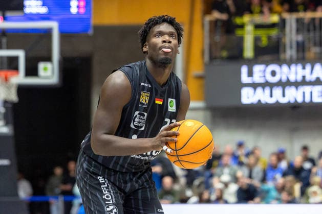 Melkisedek Moreaux (Tigers Tuebingen, 23) beim Freiwurf mit ausgestreckter Zunge. GER, HAKRO Merlins Crailsheim vs. Tigers Tuebingen, Basketball, BARMER 2. Bundesliga Bundesliga, Pro A, Saison 2025 2026, 16. Spieltag, 03.01.2026 GER, HAKRO Merlins Crailsheim vs. Tigers Tuebingen, Basketball, BARMER 2. Bundesliga Bundesliga, Pro A, Saison 2025 2026, 16. Spieltag, 03.01.2026 Ilshofen Copyright: xEibner-Pressefoto ArdanxFuessmanx EP_AFN