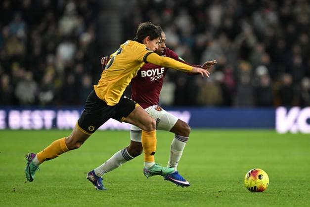 Hugo Bueno of Wolverhampton Wanderers and Kyle Walker-Peters of West Ham United Wolverhampton Wanderers v West Ham United, Premier League, Football, Molineux, Wolverhampton, UK - 03 Jan 2026Wolverhampton Molineux United Kingdom EDITORIAL USE ONLY No use with unauthorised audio, video, data, fixture lists, club league logos or live services. Online in-match use limited to 120 images, no video emulation. No use in betting, games or single club league player publications. Copyright: xAnnaxGowthorpe Shutterstockx 16220498aq