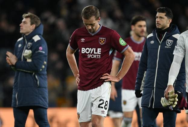 Tomas Soucek of West Ham United is dejected at full time Wolverhampton Wanderers v West Ham United, Premier League, Football, Molineux, Wolverhampton, UK - 03 Jan 2026Wolverhampton Molineux United Kingdom EDITORIAL USE ONLY No use with unauthorised audio, video, data, fixture lists, club league logos or live services. Online in-match use limited to 120 images, no video emulation. No use in betting, games or single club league player publications. Copyright: xAnnaxGowthorpe Shutterstockx 16220498bb