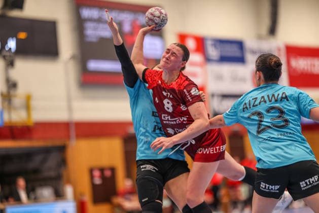 GER, Bensheim, HSG Bensheim Auerbach Flames vs Thüringer HC, Alsco Handball Bundesliga Frauen, Handball, DHB, Spielzeit 2025 2026, Weststadthalle Bensheim, 10. Spieltag im Bild: Lena Degenhardt (HSG Bensheim Auerbach Flames Frauen 8), Tor und Wurf DFB DFL REGULATIONS PROHIBIT ANY USE OF PHOTOGRAPHS AS IMAGE SEQUENCES AND OR QUASI-VIDEO, 03.01.2025 Copyright: HMBxMedia HendrikxHamelau