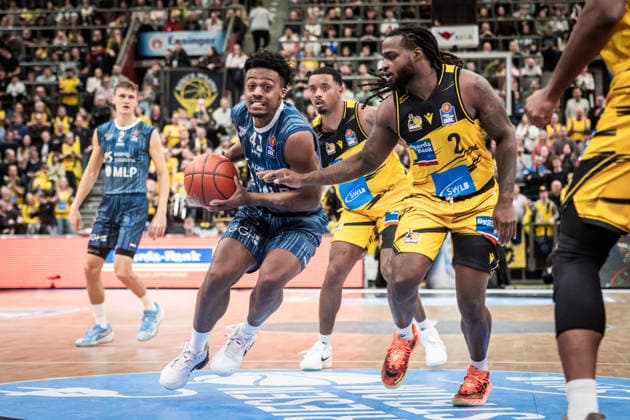 Eric Reed Jr. (MLP Academics Heidelberg, 43) vs. Traveon Buchanan (MHP RIESEN Ludwigsburg, 02) GER, MHP Riesen Ludwigsburg - MLP Academics Heidelberg, easycredit BBL, Basketball, Bundesliga, 14. Spieltag, Spielzeit 2025 2026, 03.01.2026 GER, MHP Riesen Ludwigsburg - MLP Academics Heidelberg, easycredit BBL, Basketball, Bundesliga, 14. Spieltag, Spielzeit 2025 2026, 03.01.2026 Ludwigsburg Copyright: xSandyxDinkelackerx EP_SDR