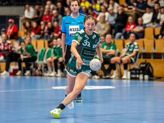 Haruno Sasaki (Frisch Auf Frauen, 32) mit Tempo am Ball, BSV Sachsen Zwickau vs. Frisch Auf Goeppingen, Handball, 1. Bundesliga, Spielzeit 2025 2026, 03.01.2026 BSV Sachsen Zwickau vs. Frisch Auf Goeppingen, Handball, 1. Bundesliga, Spielzeit 2025 2026, 03.01.2026 Zwickau Copyright: xMichaelxSchmidt Eibner-Pressefotx EP_MST
