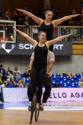 Halbzeitshow Kunstradfahrer des SV Tuengental, Abteilung Kunstradfahren GER, HAKRO Merlins Crailsheim vs. Tigers Tuebingen, Basketball, BARMER 2. Bundesliga Bundesliga, Pro A, Saison 2025 2026, 16. Spieltag, 03.01.2026 GER, HAKRO Merlins Crailsheim vs. Tigers Tuebingen, Basketball, BARMER 2. Bundesliga Bundesliga, Pro A, Saison 2025 2026, 16. Spieltag, 03.01.2026 Ilshofen Copyright: xEibner-Pressefoto ArdanxFuessmanx EP_AFN