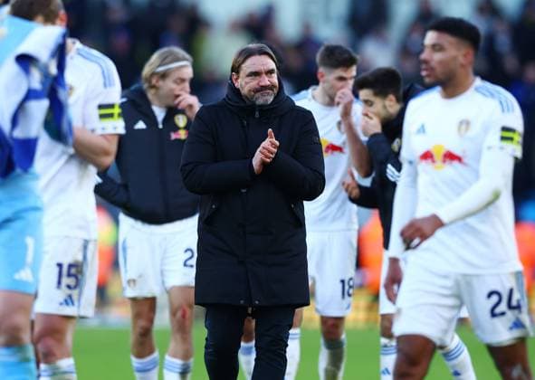 Leeds United manager Daniel Farke thanks the fans at the end of the match Leeds United v Manchester United, ManU Premier League, Football, Elland Road, Leeds, UK - 04 Jan 2026Leeds Elland Road United Kingdom EDITORIAL USE ONLY No use with unauthorised audio, video, data, fixture lists, club league logos or live services. Online in-match use limited to 120 images, no video emulation. No use in betting, games or single club league player publications. Copyright: xMattxWest Shutterstockx 16220514av